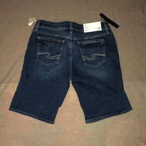 Silver Jeans Co Bermuda Shorts, size 29, 29 x 9, NWT, dark to medium wash